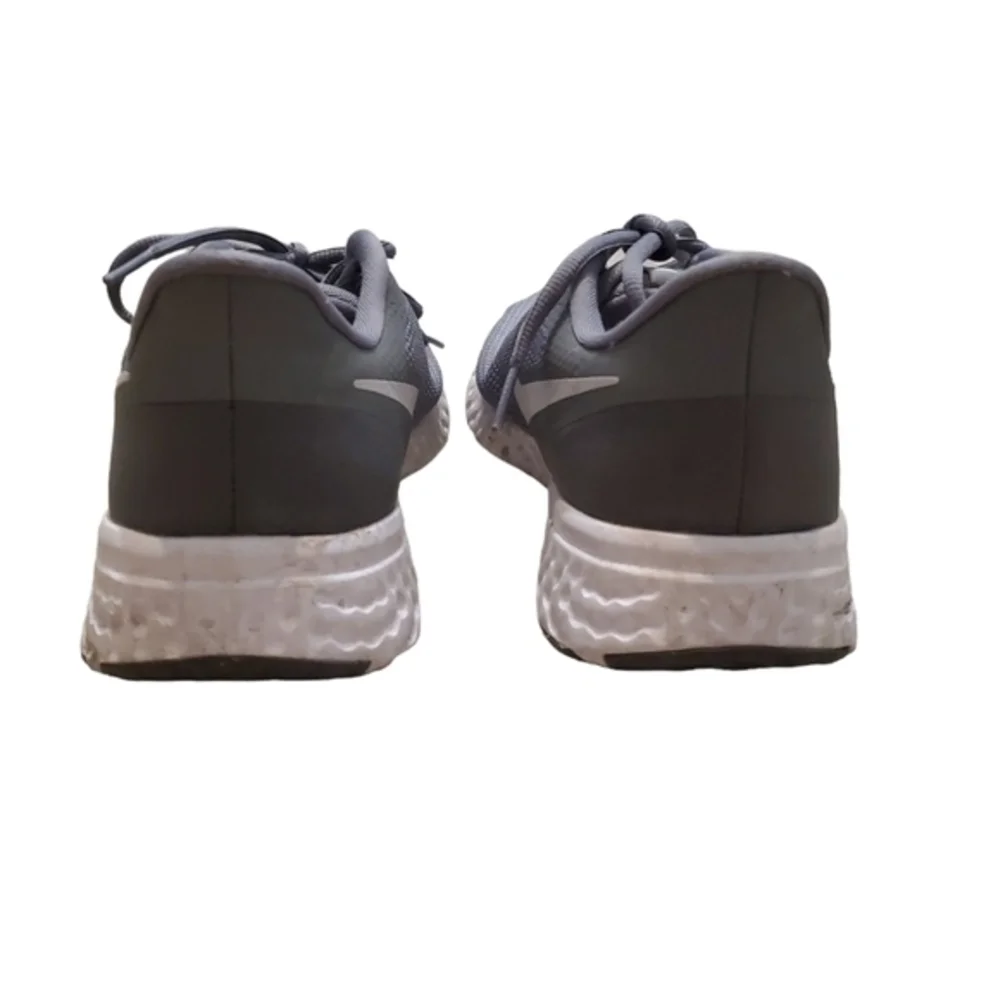 Nike men revolution